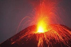 梦到火山爆发,岩浆流淌,未伤及,后接着不断发大水