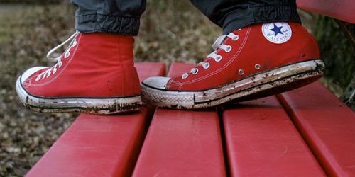 女人梦见红色的鞋子是什么意思梦见红色的鞋子预兆什么
