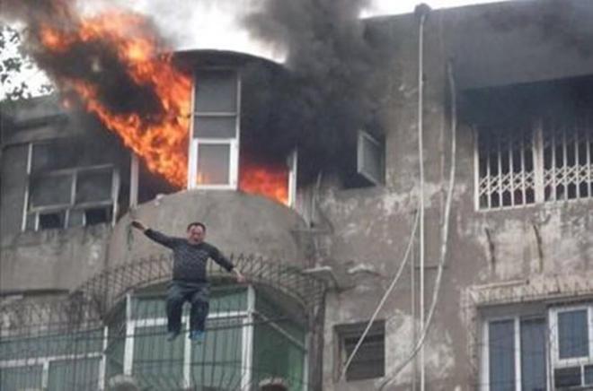 杭州突燃火灾4人遇难火灾如何逃生低楼层跳楼逃生的几率大吗