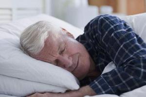 4个原因会引起老人睡不着 缓解老人失眠生活有规矩