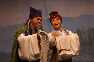 舞台艺术送农民河南豫剧院二团9月12日在汝州市蟒川镇蟒川村演出