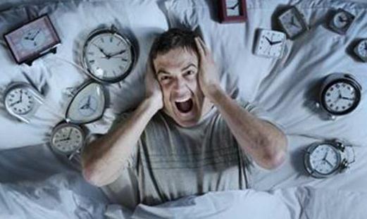 许多焦虑患者睡前对一些事情胡思乱想,就像大脑