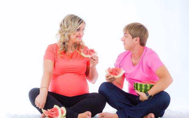 原创夏天孕妇吃西瓜:5种情况下别吃!这样吃西瓜会害了你,后果严重