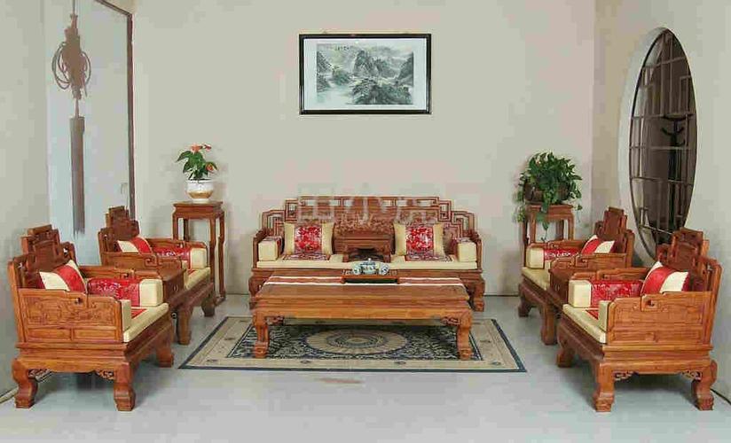 客厅香樟木中式家具布置陈列效果图 年年红中式家具客厅摆放风水朝向
