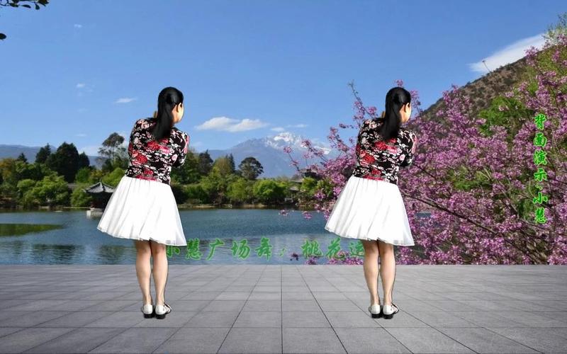 热门广场舞精选《桃花运》俏皮可爱的32步,可受欢迎