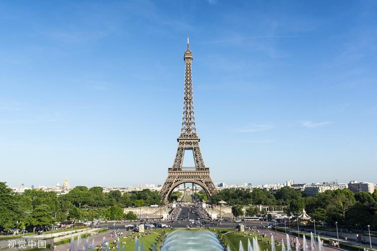 刷上新油漆巴黎埃菲尔铁塔133年换过多少肤色