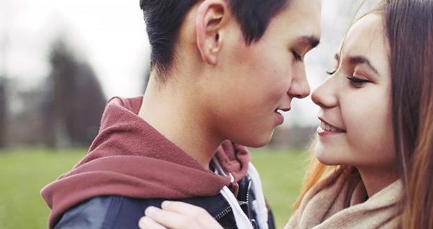 和老公接吻能增进夫妻感情吗,接吻有什么好处