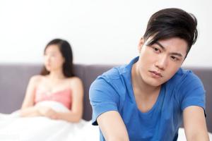 男人出轨想离婚该怎么办《男人却出轨逼离》