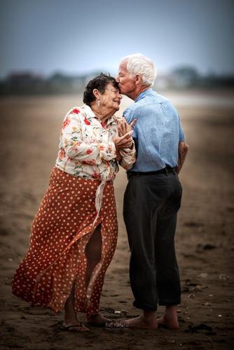 英国摄影师镜头下的老夫妻,陪你终老,才是爱情最温暖的样子