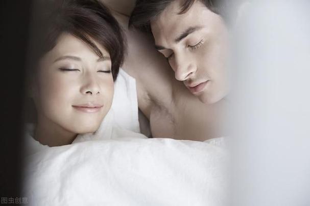 夫妻睡觉左右位置有讲究吗必须要男右女左越睡越长久