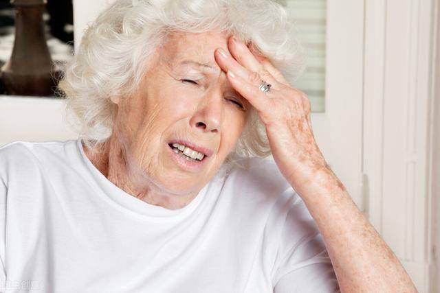 老年人焦虑症高发!60岁后有5个预兆,要多做6件事防焦虑