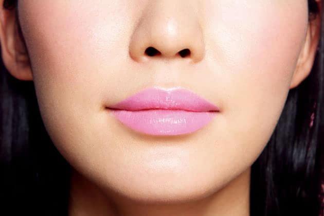 粉唇 对于大部分亚洲人来说,青春而洒脱的嘴唇的组成应该是