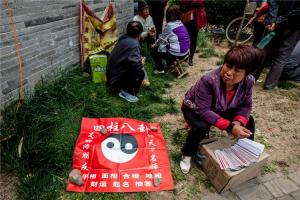 晔龙阁风水首页 女人面相 算命大全 >> 正文 我<a href='https://www.5955.cn/kaiyun/ganqing/1600.html' target='_blank'>第一次</a>出门摆摊算命的