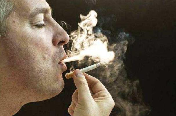 其实大部分吸烟的人认为,吸烟可以缓解焦虑以及压力,使得身体可以得到
