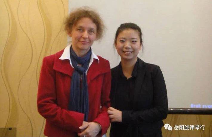 钢琴教师 :刘紫微武汉音乐学院钢琴系硕士毕业,2007年以专业成绩第一
