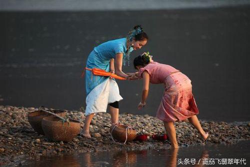 谎言和真实在河边洗澡,农村河边洗澡的小女孩,梦见自己在河边洗澡