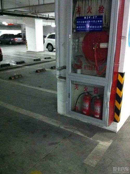闲来无事,看到停车位和消防栓的告示.讨论讨论