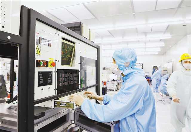并建成国内首个硅光芯片全流程封装测试实验室