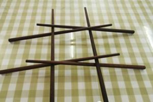 2,3根筷子穿插别压.1,9根筷子能做什么呢?