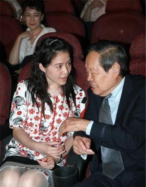 98岁杨振宁是如何称呼翁帆父母的仅6字既不失体面又显高情商