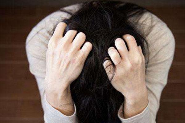 女性焦虑症如果不治疗,很容易发展成为抑郁症.
