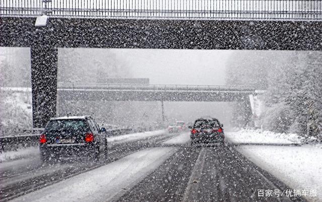 没有雪地胎,道路结冰该怎么开车?