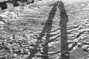 雪地里的影子爱情