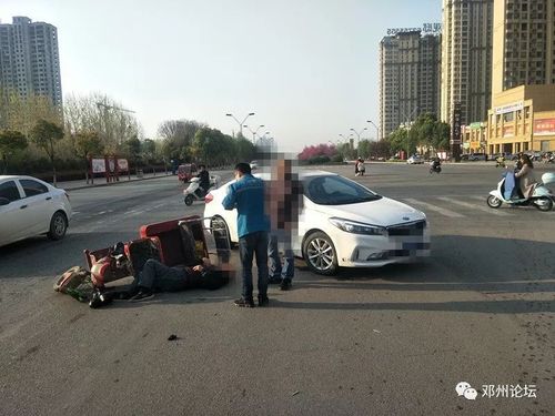 北京大道发生车祸一老人倒在地上口鼻流血