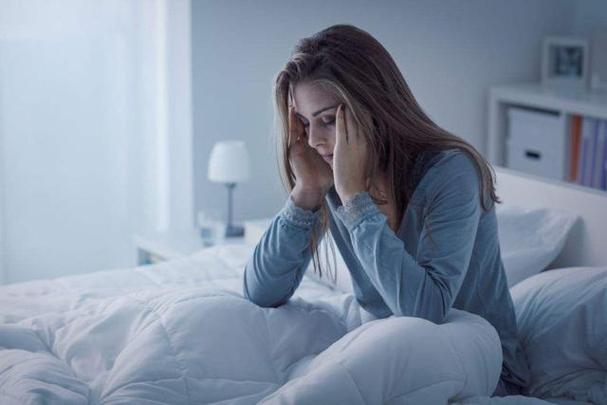 长期的睡眠困扰往往是因为担心睡不好而焦虑,又因为焦虑而睡不踏实