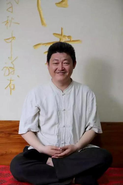 刘东亮,1972年生于石家庄,河北画家,佛教学者,国内知名风水师,春江