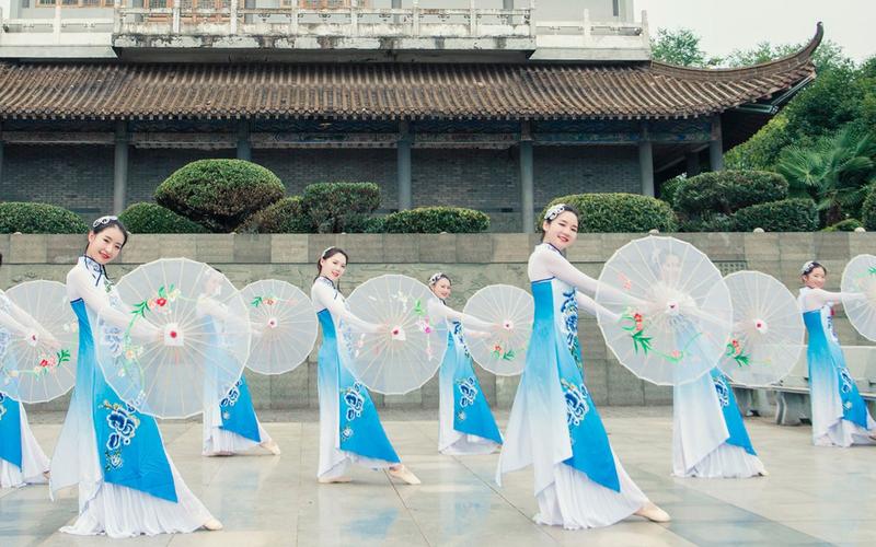 古典舞烟雨行舟看尽江南缱绻怡然单色舞蹈