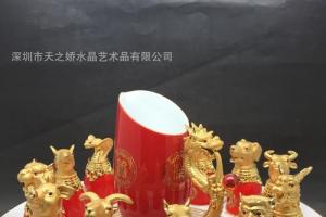 十二生肖艺术酒具套装采用电镀24k金工艺,经久不变色,长久保持金光