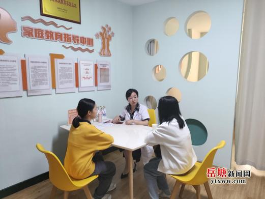 云峰社区联合湘潭市第五人民医院开展一对一心理咨询活动